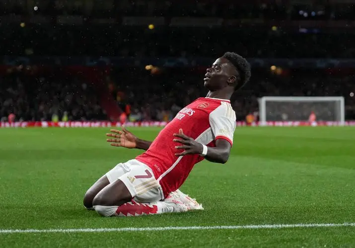 按照目前的, 是一个中场, 排在第七的